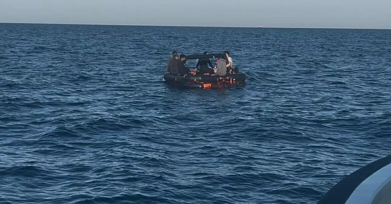 canakkalede 23 kacak gocmen kurtarildi kbeAg9H9