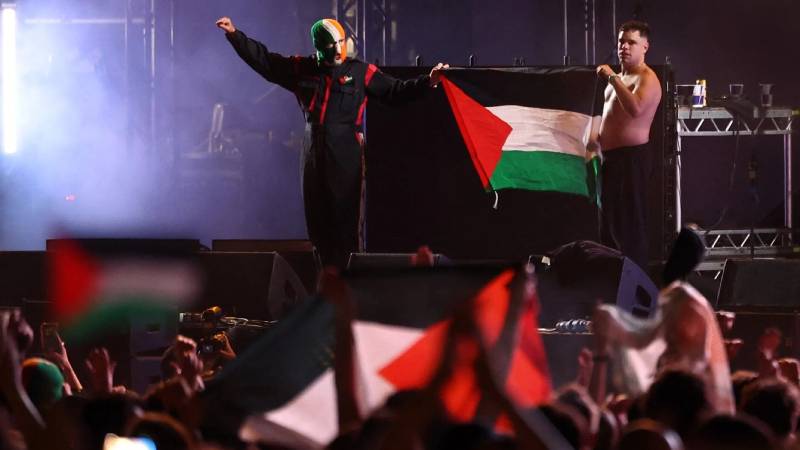 kanada filistine destegiyle one cikan irlandali muzik grubu kneecapin ulkeye girisini yasakladi usEGElkt