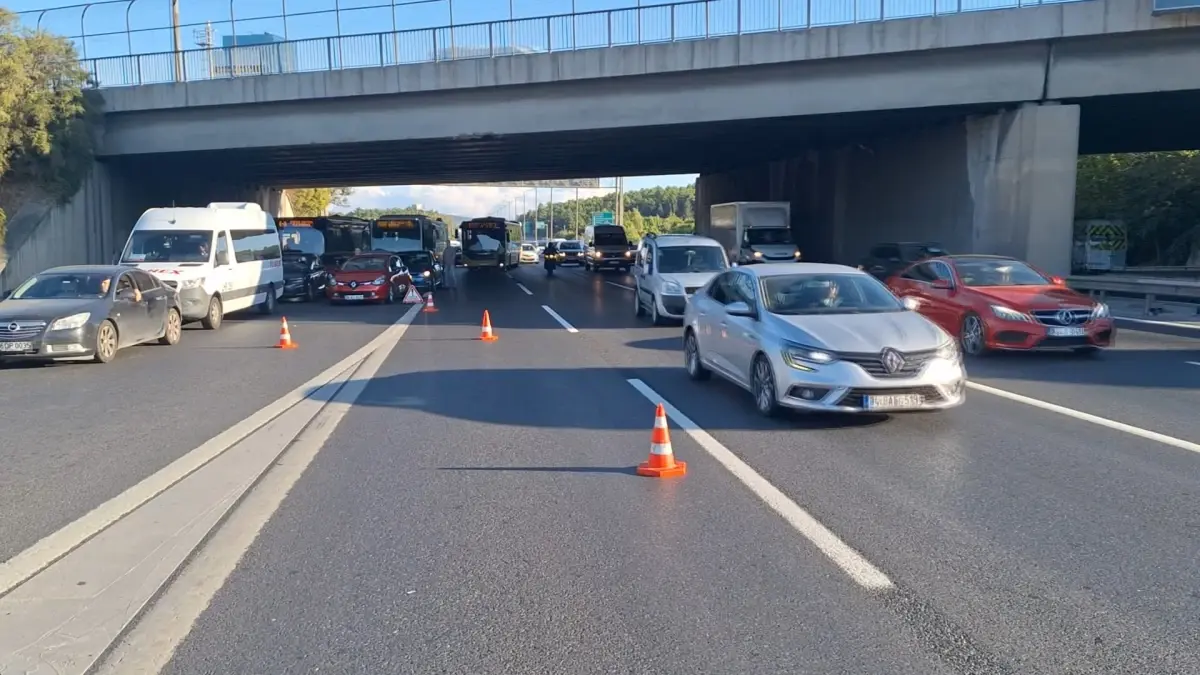 tem otoyolunda kaza afgan sofor yaralandi FydrtjJZ