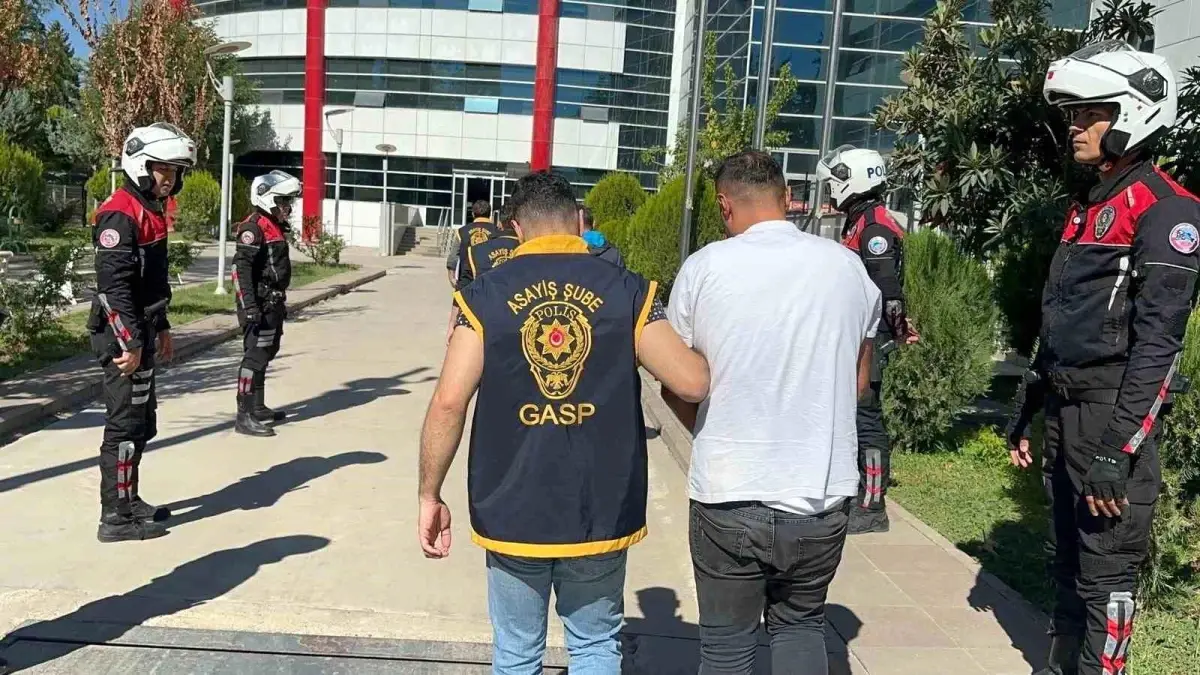 adiyamanda silahli kavga sonrasi adliye onunde gerginlik 3 gozalti wYQT1gHg