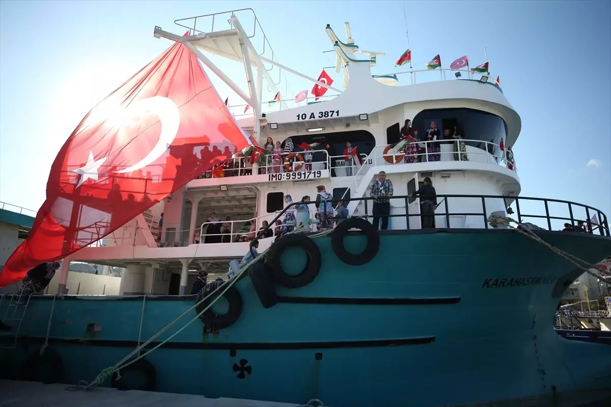balikesirde denizciler filistin ve kuresel sumud filosuna destek icin marmaraya acildi bTWAx9WX