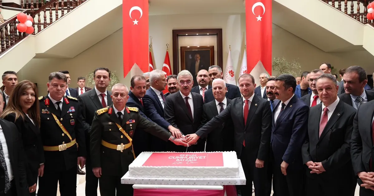 bursada cumhuriyet bayrami coskusu eaP2PNHn.webp