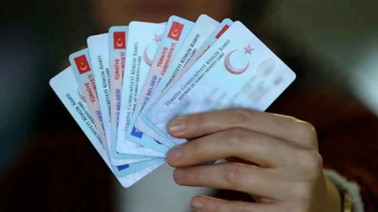 ehliyet yenileme son gun ne zaman ehliyet yenileme nasil yapilir yenilememe cezasi ne kadar qG5Ms1vD.jpg