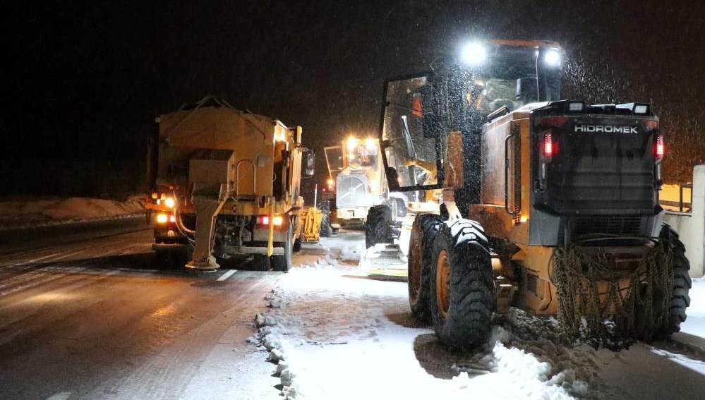 kar ve tipi bastirdi suruculer zor anlar yasadi QTJQ4D7U.jpg