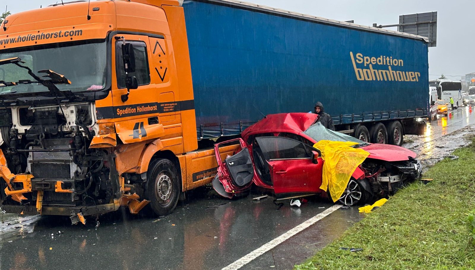 rizede katliam gibi kaza ayni otomobildeki 3 kisi oldu 5ThneNm1.jpg