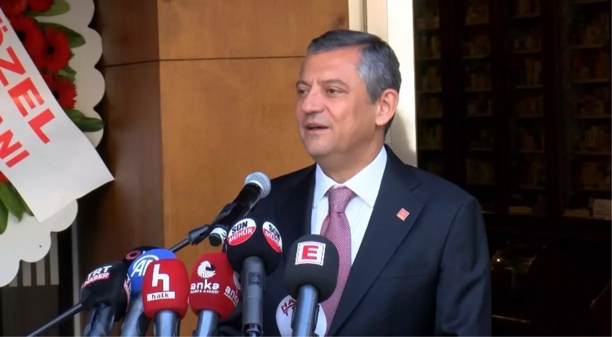 ozgur ozel eczacilik tarihi ve guzel sanatlari muzesinin acilisinda konustu iPpEP7P1.jpg