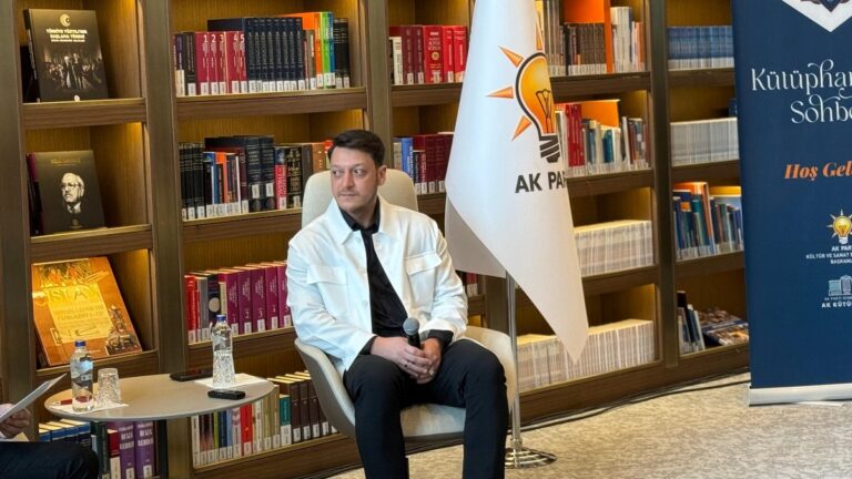 mesut-ozil-telefonumda-en-unlu-isim-cumhurbaskani-5P7kMbU3.jpg
