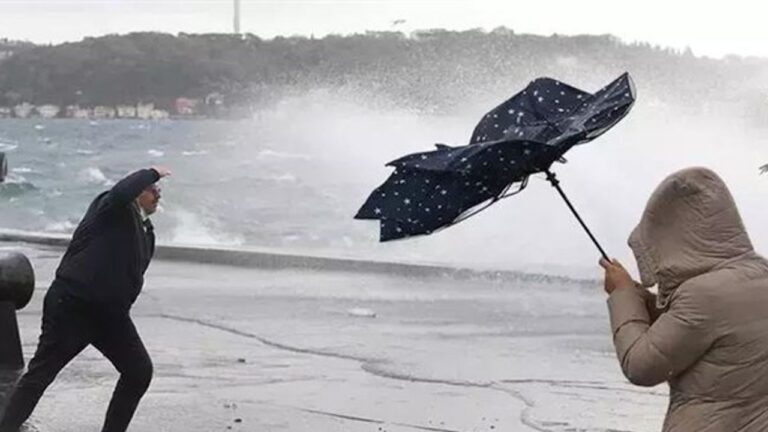 istanbul-valiligi-ve-akomdan-firtina-uyarisi-ruzgar-80-kmsaate-cikacak-7y5E8D7x.jpg