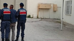 bilecikte-hirsizliktan-4-yil-2-ay-hapis-cezasi-bulunan-sahis-yakalandi-i5nwtjAm