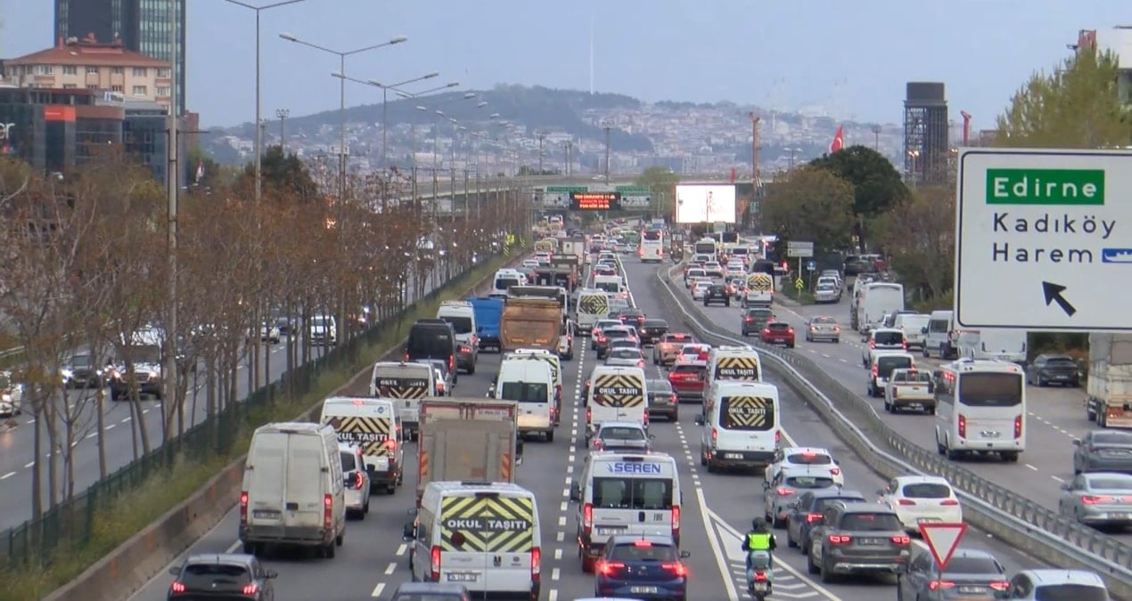 İstanbullular İşe Giderken Zorlu Trafikle Karşılaştı! Yoğunluk Yüzde 62’yi Buldu