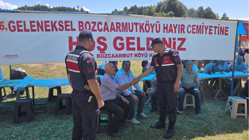 Bilecikte jandarma hayir cemiyetinde vatandaslari bilgilendirdi uNGhcqtZ