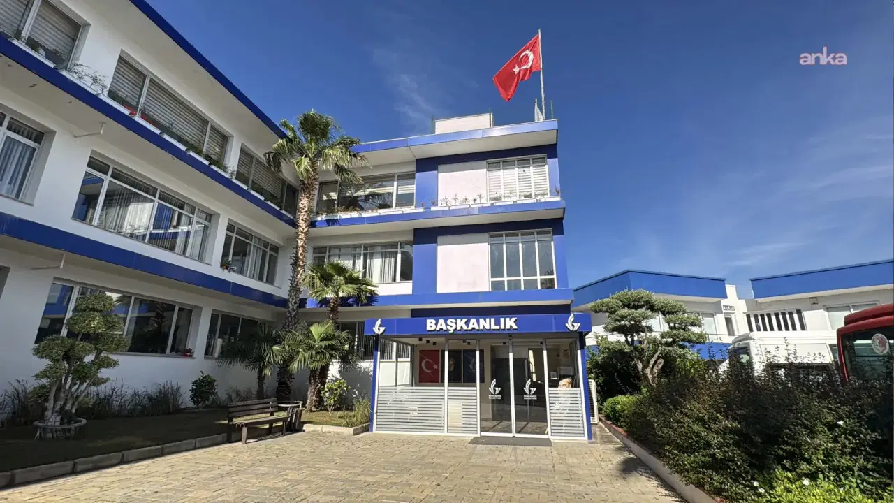 Guzelbahce belediyesine operasyonda yeni gelisme baskan mustafa gunayin oglu gelini ve kardesi serbest birakildi MNat5XEd