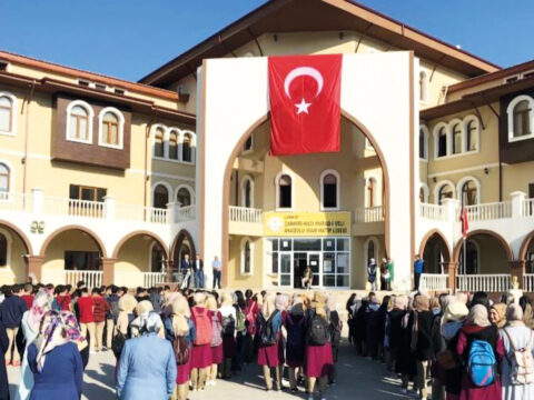 Imam hatip lisesi kiz ogrencileri fotograflarini sansurledi 1kMvp3cg